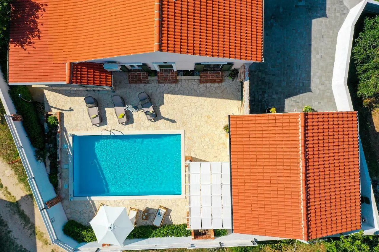Holiday Home Ikka With Swimming Pool Pridraga 0*,  Kroatië