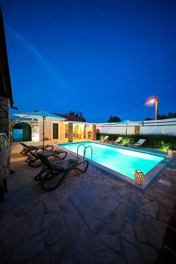 Holiday Home Ikka With Swimming Pool Pridraga Kroatië